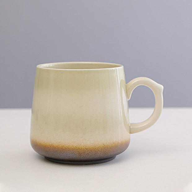 Ceramic coffee mug with large capacity, gift for coffee lover.
