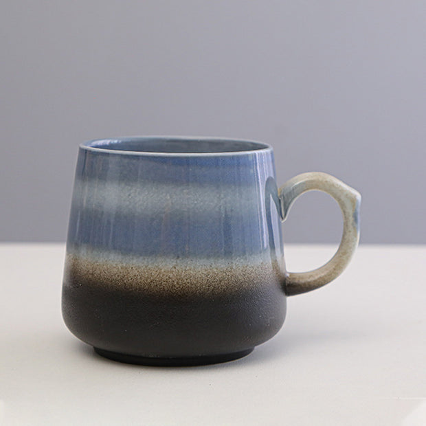 Ceramic coffee mug with large capacity, gift for coffee lover.